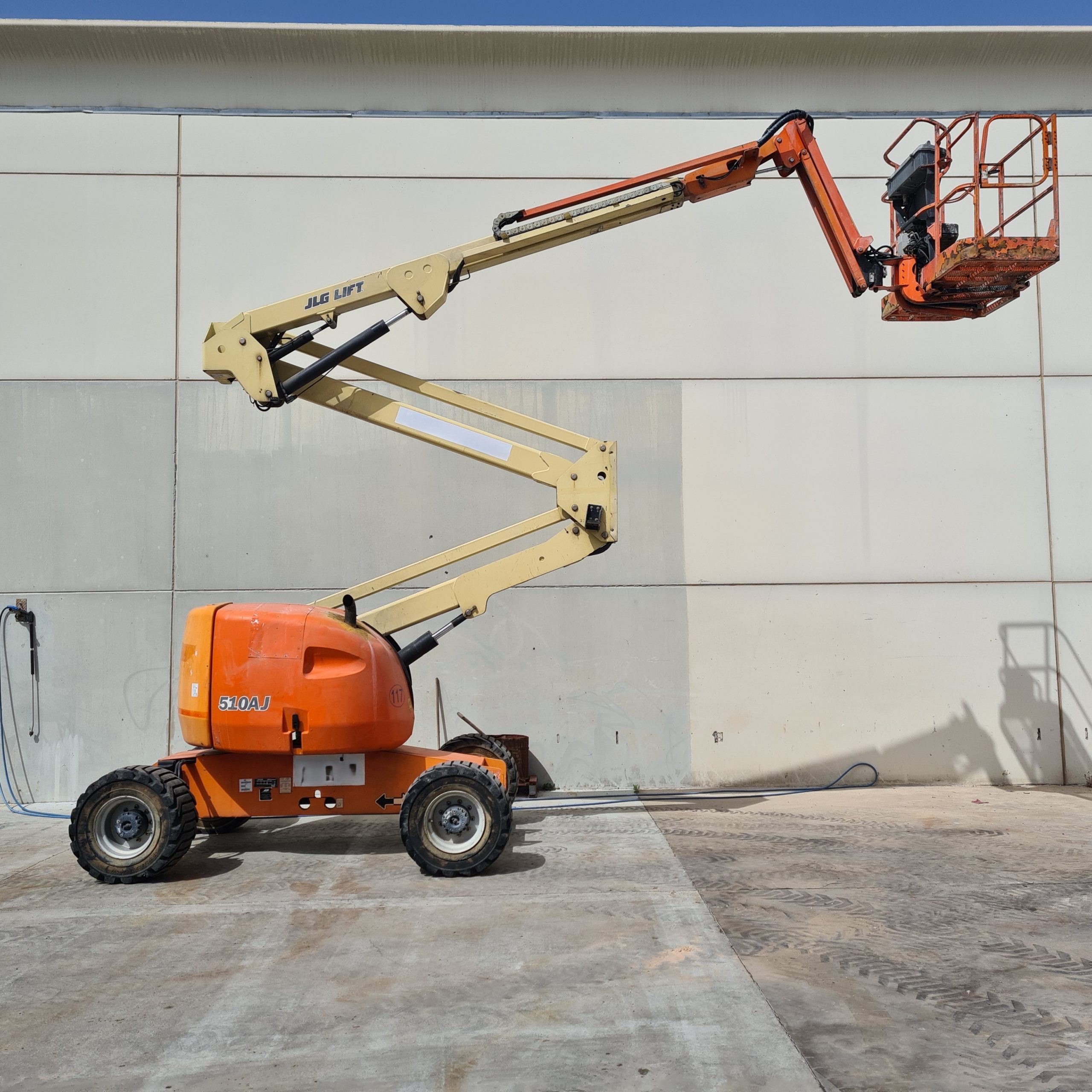 Articulated Boom Lift - View 2